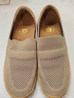 Revitalign Womans Silp-On Sneakers